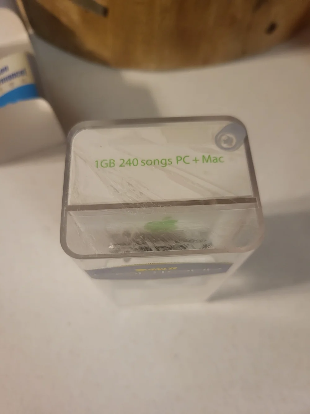 ipod shuffle 1gb and Griffin Band BRAND NEW